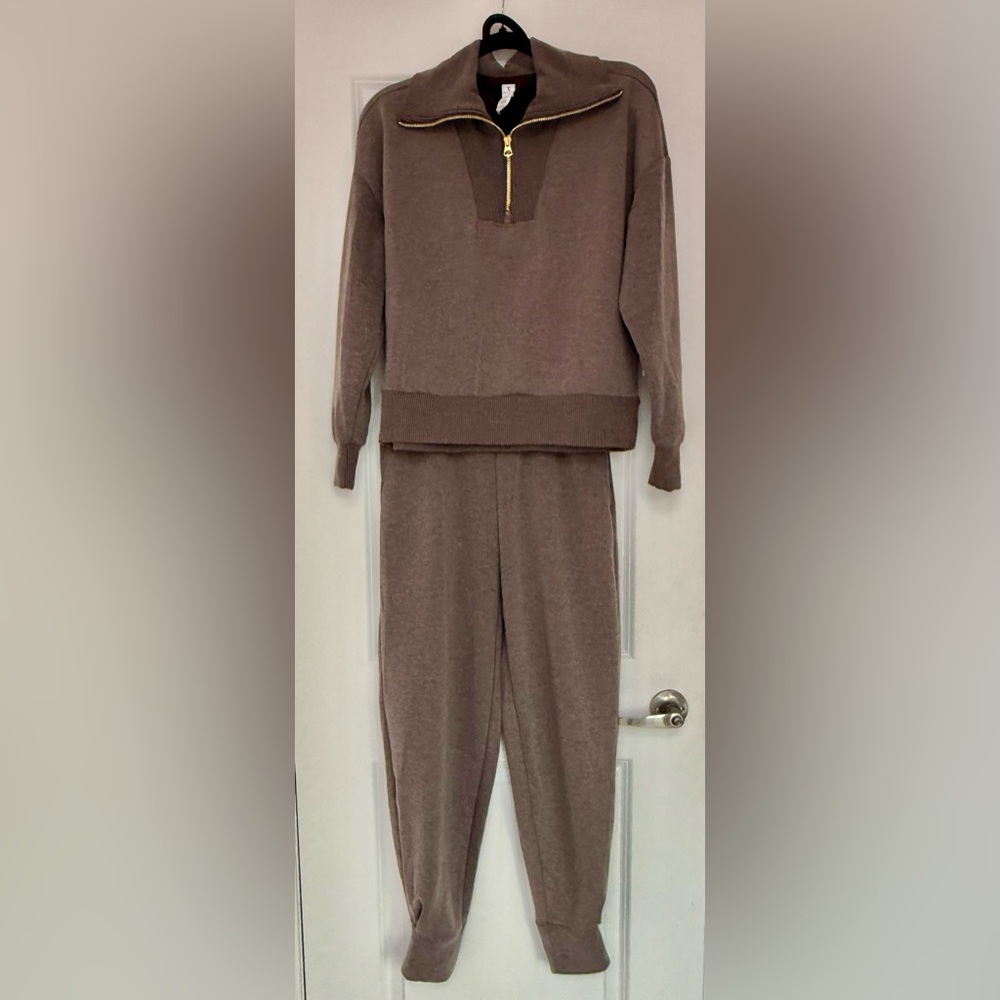 Yogalicious 2PC Brown Lounge Set with Gold Zipper SZ.S